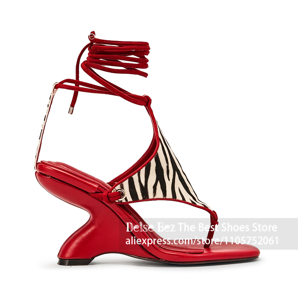 Sandali con tacco scultoreo e  - Sandal Strappy Heeled recensione e prezzo
